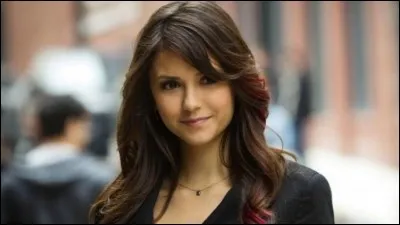 Dans quelle saison Elena voyage-t-elle à New York ?