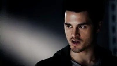 De qui Enzo est-il amoureux ?