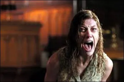 Dans "L'Exorcisme d'Emily Rose", le père Roger Moore, qui a exorcisé Emily, se trouve accusé d'homicide par imprudence. À la fin du procès, il est déclaré...