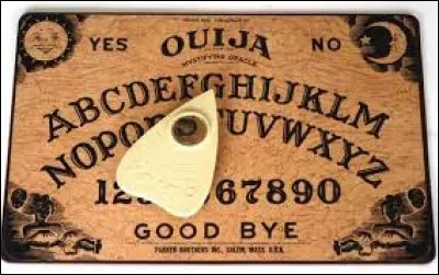 Dans le film "Ouija : Les origines", quel était le métier de l'esprit psychopathe qui a possédé Doris ?