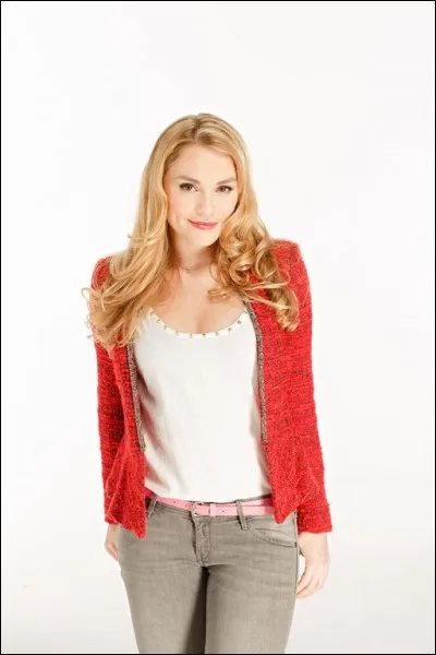 Comment s'appelle cette belle fille ?