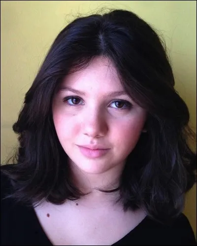 Comment s'appelle cette fille ?