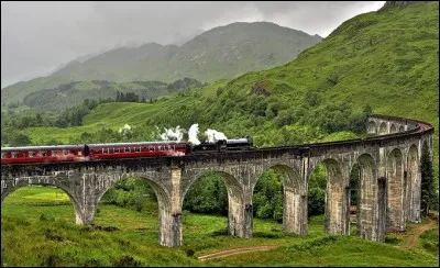"Dans le monde, il n'y a pas d'un côté le bien et le mal, il y a une part de lumière et d'ombre en chacun de nous. Ce qui compte c'est celle que l'on choisit de montrer dans nos actes, ça c'est ce que l'on est vraiment." a été dit par :