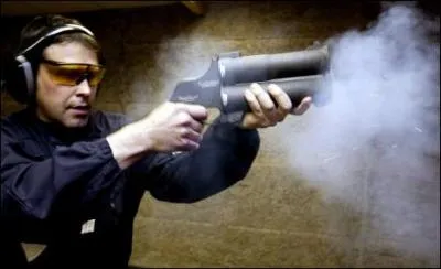 Le policier qui avait tir comme un pied au flashball dans l'oeil de Joachim Gatti a t mis en examen. A quel titre ?