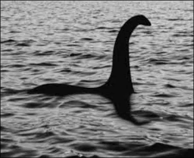 Dans quelle nation du Royaume-Uni se situe le lac du Loch Ness, réputé pour abriter un monstre marin censé hanter les eaux depuis le VIe siècle ?