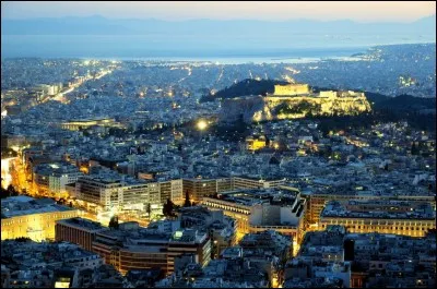 Combien y avait-il de citoyens à Athènes au Ve siècle avant J-C ?