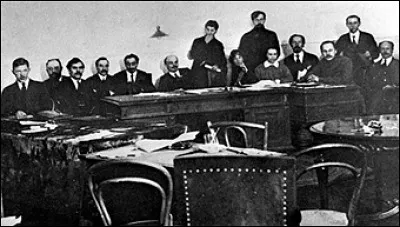 Quel est le pouvoir exécutif ? Comment se nomme le nouveau gouvernement ?