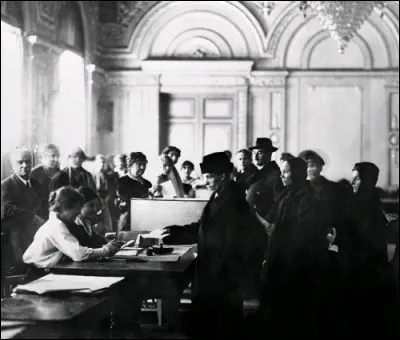 Quel est le pouvoir législatif dans les premières semaines de la Russie bolchévique ?