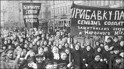 Huit mois auparavant, en février 1917, que s'est-il passé en Russie ?