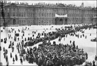 Quel est le gouvernement de la Russie dans les semaines qui précèdent octobre ?