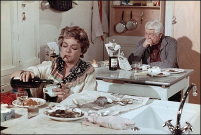 Ce couple, admirablement interprété par Simone Signoret et Jean Gabin, ne se supporte plus, au point de se tourner le dos durant les repas. Quel est le titre de ce film de 1971 ?