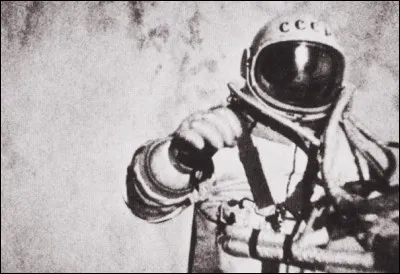 Alexeï Leonov marche dans l'espace; c'est aussi l'année de naissance de François Baroin, de Frédéric Beigbeder ou de Philippe Torreton. De quelle année s'agit-il ?