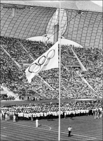 C'est l'année des JO de Munich avec la tragique prise d'otages d'athlètes israéliens; c'est aussi l'année de naissance de Vanessa Paradis et d'Anne-Sophie Lapix. De quelle année s'agit-il ?