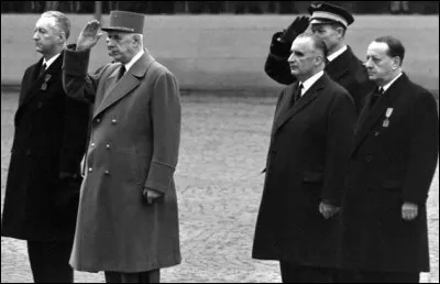 En décembre, les cendres de Jean Moulin sont transférées au Panthéon. C'est aussi l'année de naissance de Valérie Lemercier et de Juliette Binoche. De quelle année s'agit-il ?