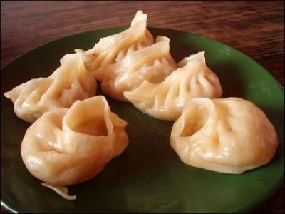 Le momo, plat typique du Tibet, est un beignet dont la farce est parfume avec :