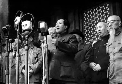 Mao Zedong proclame la République Populaire de Chine; c'est aussi l'année de la naissance de Dominique Strauss-Kahn et de Philippe De Villiers. De quelle année s'agit-il ?