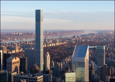 Cet immeuble de prestige offre une vue superbe sur Central Park et la Rivière Hudson. Il a été, pendant un temps, le plus haut gratte-ciel résidentiel au Monde ! Il est filiforme, son ratio hauteur/largeur étant de 1/15.