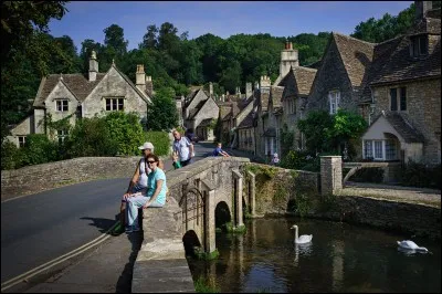 Quel est le nom de la mer qui sépare le Royaume-Uni de la France ?