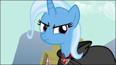 Comment s'appelle l'amulette que Trixie porte ?