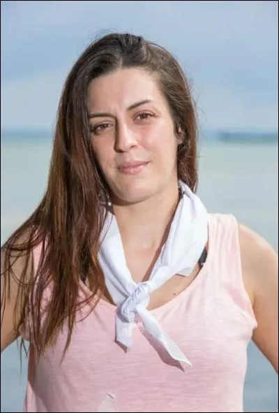 Je suis la seule personne à passer de la tribu jaune à la tribu rouge et à ne pas participer au conseil final ; je suis :