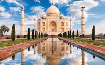 Dans quel ville d'Inde se trouve le Taj Mahal ?