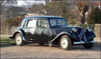 Quelle est la marque de cette voiture appelée "Traction Avant" ?