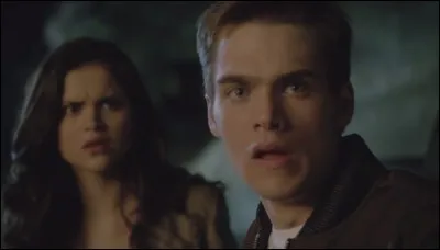 Qui Hayden et Liam font-ils revenir des entrailles de la terre ?