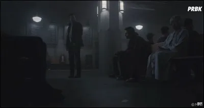 Qui faisait la voix dans le haut-parleur de la gare du train fantôme ?