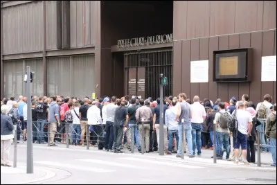 Il y a la plus grande file d'attente devant tes yeux, comment réagis-tu ?