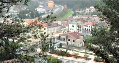 Commune azuréenne de l'arrondissement de Nice, Cantaron se situe dans le département ...