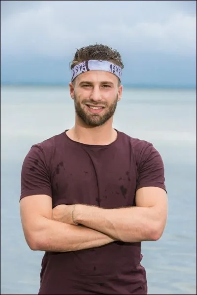 J'ai 23 ans et je vis dans le Gers ; au début de l'émission j'étais dans la tribu jaune ; je suis...