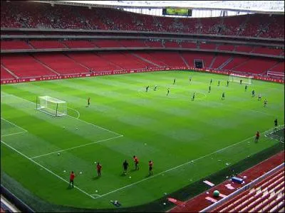 Comment s'appelle le stade d'Arsenal ?