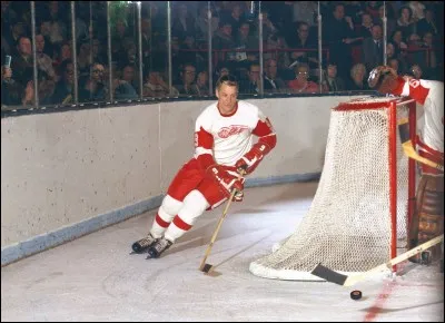 Qui a été le joueur de la NHL le plus vieux depuis 1909 ?
