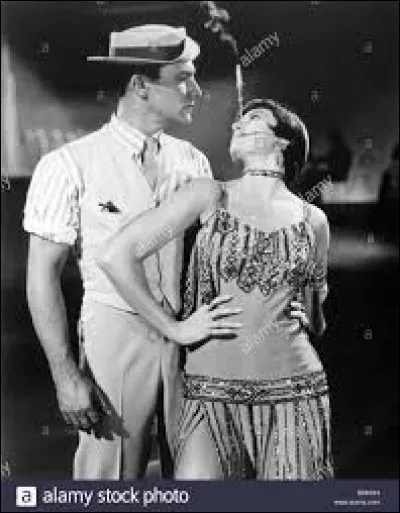 Dans la comédie musicale "Chantons sous la pluie" Cyd Charrisse danse avec :