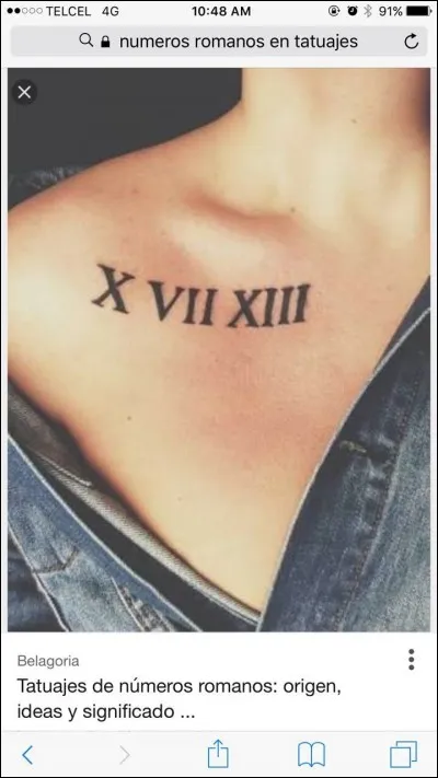 Que représente son tatouage de chiffres romains sur son torse ?