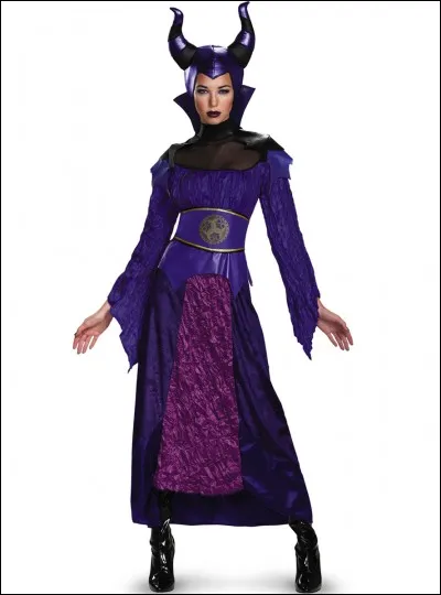 En quoi Maléfique va-t-elle se transformer lors du couronnement de Ben, le fils de la Belle et la Bête (roi et reine d'Auradon) ?