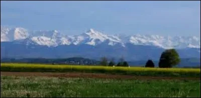 Lequel de ces départements la chaîne des Pyrénées ne traverse-t-elle pas ?