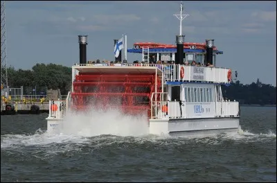 Tenue pour officier, je suis le point du jour.