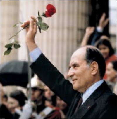 François Mitterrand est élu Président de la République; c'est aussi l'année de naissance de Roger Federer et de Natalie Portman. De quelle année s'agit-il ?