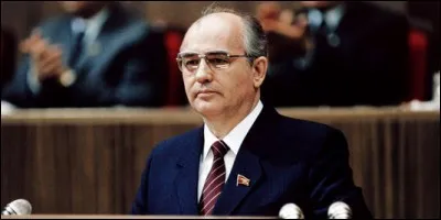 Mikhaïl Gorbatchev accède à la tête de l'URSS; c'est aussi l'année de naissance de Christopher Froome et de Cristiano Ronaldo. De quelle année s'agit-il ?