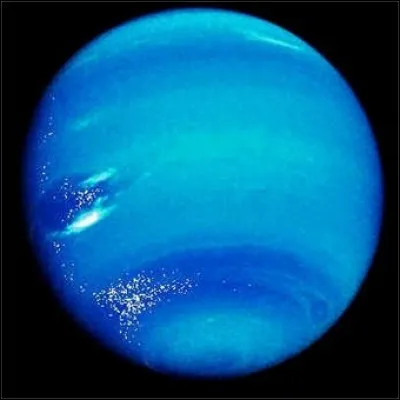 Combien de satellites naturels possède Neptune ?