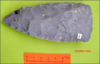 Des objets ont prouv une prsence humaine aux environs du site ligeois vers  50. 000 av. J. -C :