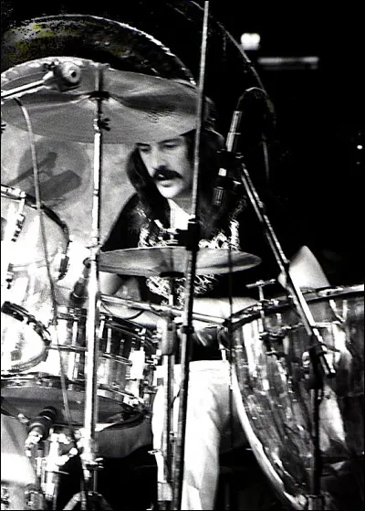 Qui était le batteur de Led Zeppelin (sur la photo) ?