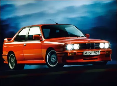 Quelle était la puissance de la BMW M3 E30 lors de sa sortie ?