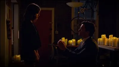 Que va chercher Mona au dîner de répétition d'Aria ?