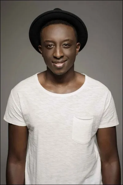 Quel est le nom de famille de l'humoriste prénommé Ahmed ?