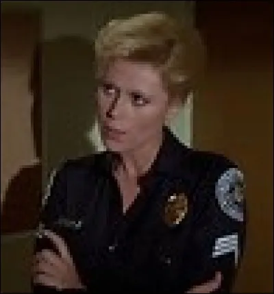 Comment s'appelle cet instructeur dont les atouts physiques sont très appréciés des stagiaires ?