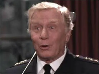 Quel est le grade d'Éric Lassard ?