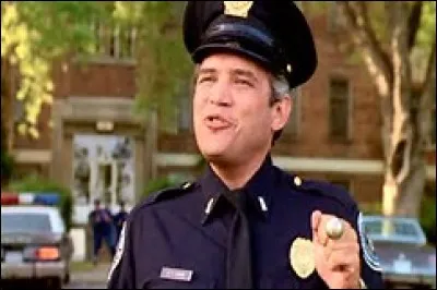 Qui est ce sergent instructeur teigneux qui ne supporte pas que l'on bafoue son autorité ?