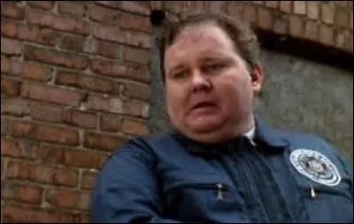 Qui est cette recrue corpulente et plutôt timide ?